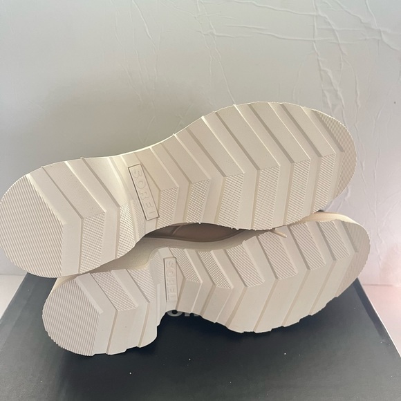 Sorel Women’s Hi-Line Waterproof Lace- Up Boots Size: 10 *Flawed* - Picture 11 of 13